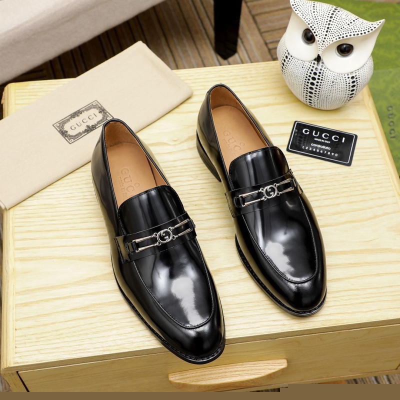 G*u*i leather shoes